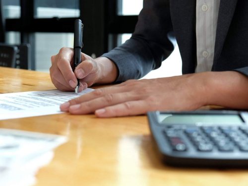 Businessmen Are Signing The Contract Documents In The Office.